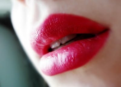 bibir merah merona