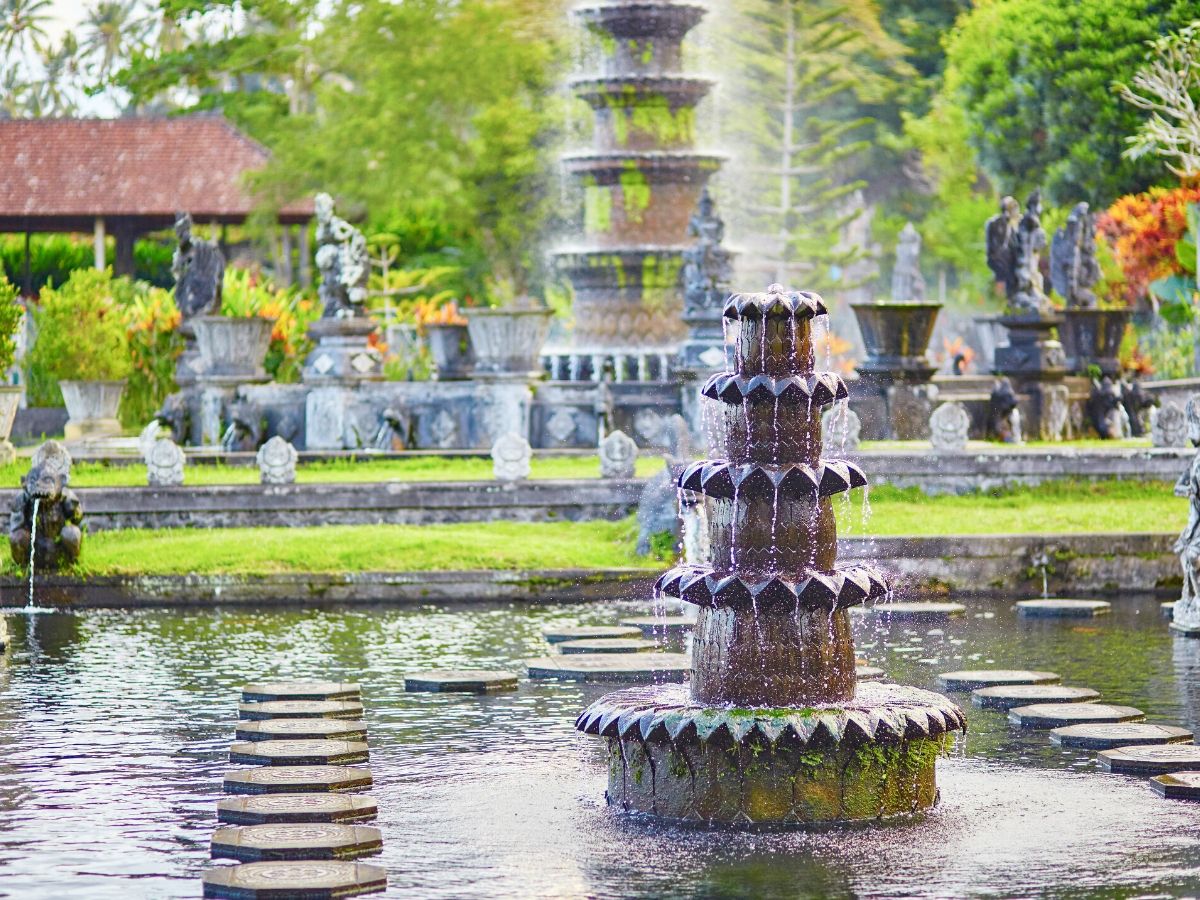 Wisata Istana dan Taman Kerajaan Bali Kerja Usaha